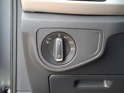 Used 2022 Volkswagen Atlas SEL Premium image 18