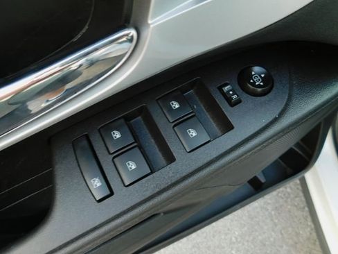 Used 2016 Chevrolet Equinox LS image 11