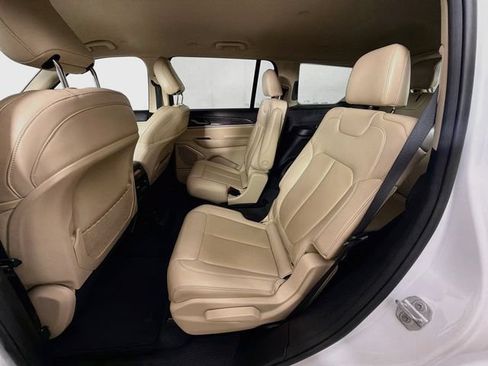 Used 2022 Jeep Grand Cherokee L Limited AWD/4WD image 23