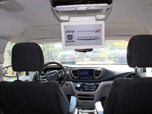 Used 2017 Chrysler Pacifica Touring Plus w/ Tire & Wheel Group image 23