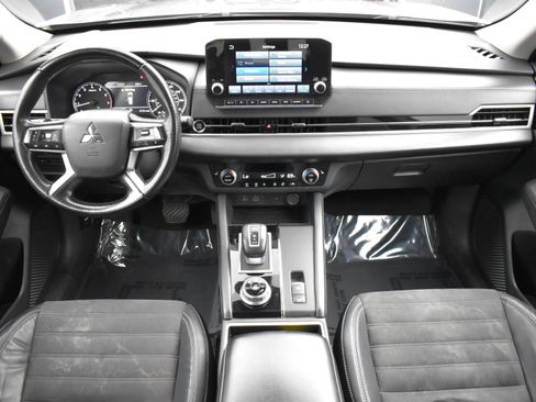 Used 2022 Mitsubishi Outlander SE image 13