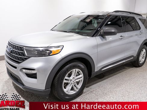 Used 2023 Ford Explorer XLT w/ Equipment Group 202A RWD image 2