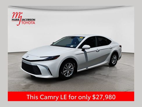 Used 2025 Toyota Camry LE FWD image 1