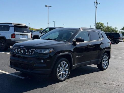 Used 2023 Jeep Compass Latitude w/ Sun and Sound Group AWD/4WD image 8