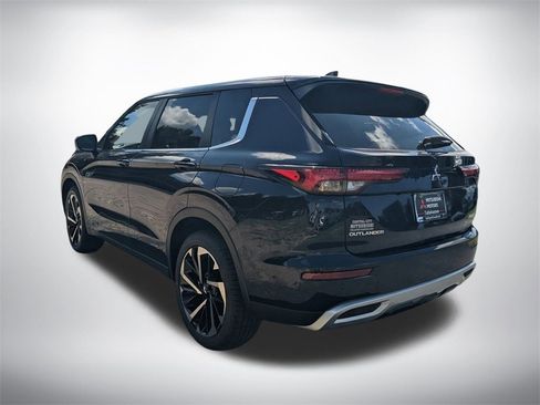 New 2025 Mitsubishi Outlander SE image 6
