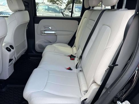 Used 2025 Mercedes-Benz GLB 250 image 7