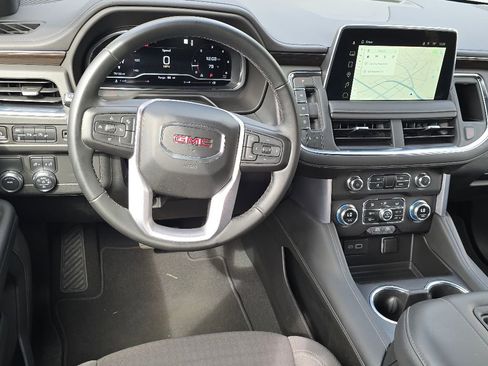 Used 2023 GMC Yukon XL SLE image 6