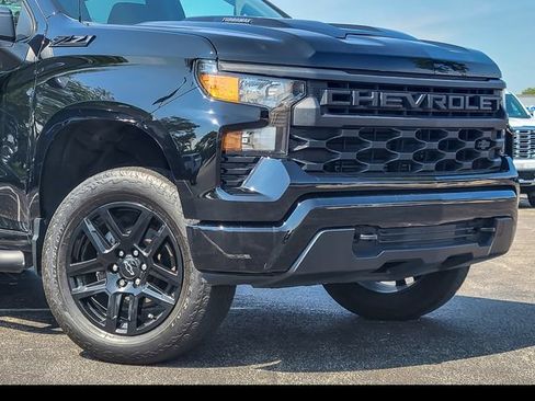 Used 2024 Chevrolet Silverado 1500 Custom Trail Boss w/ Turbomax Blackout Package AWD/4WD image 3