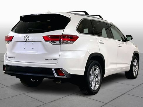 Used 2019 Toyota Highlander Limited image 23