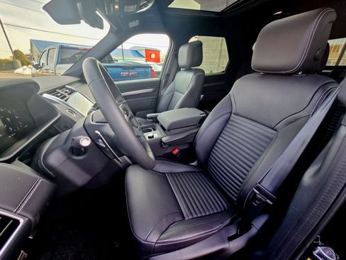 Used 2025 Land Rover Discovery Dynamic SE image 20