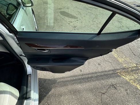 Used 2013 Lexus ES 350 w/ Luxury Pkg FWD image 37