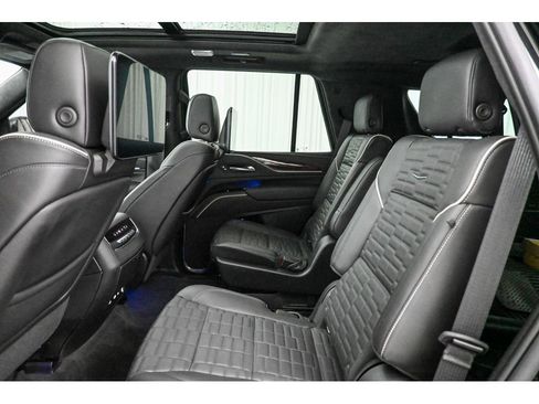 Used 2022 Cadillac Escalade Sport Platinum w/ Heavy-Duty Trailer Package image 19