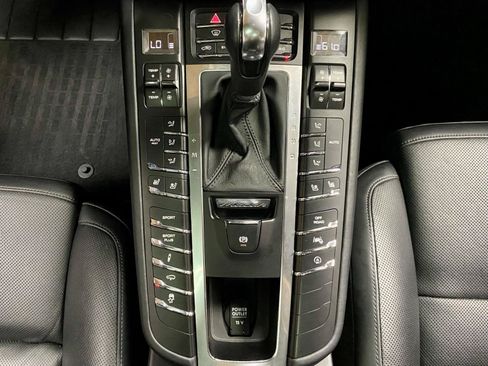 Used 2015 Porsche Macan Turbo AWD/4WD image 25