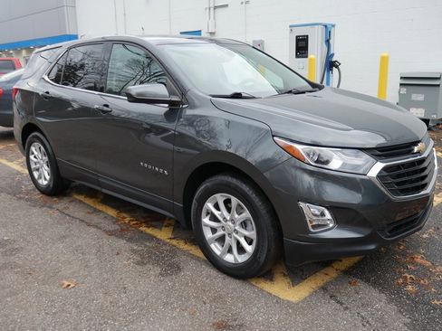 Used 2020 Chevrolet Equinox LT image 2