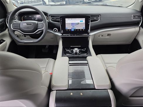 Used 2024 Jeep Wagoneer 4WD image 10