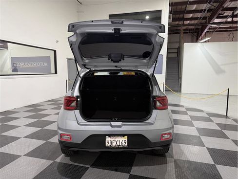 Used 2022 Hyundai Venue SEL image 22