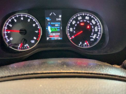 Used 2021 Toyota RAV4 LE FWD image 10