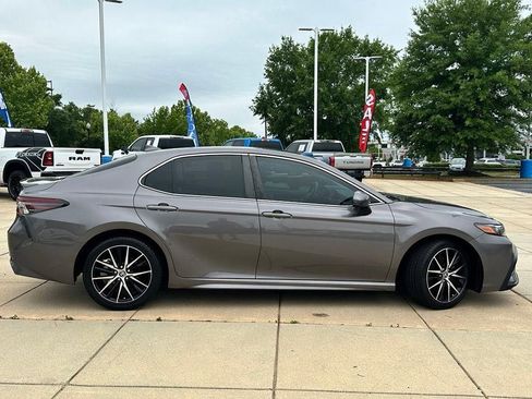 Used 2021 Toyota Camry SE FWD image 5