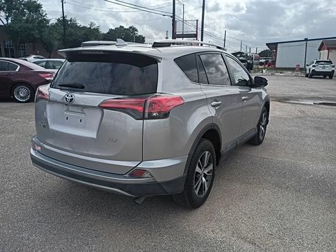 Used 2017 Toyota RAV4 XLE FWD image 5
