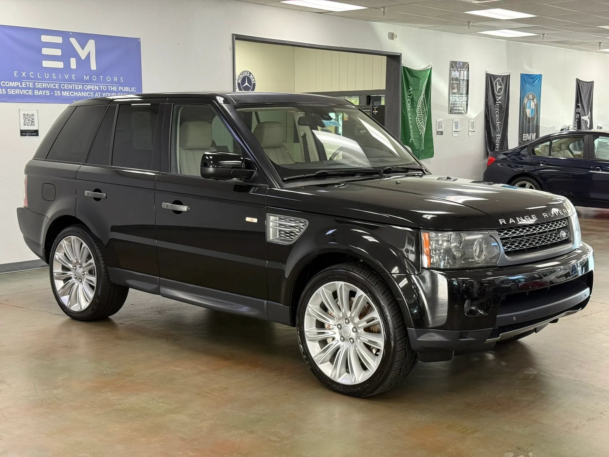 Used 2010 Land Rover Range Rover Sport Supercharged AWD/4WD image 2