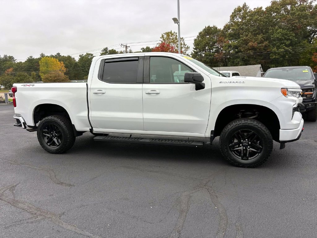 Used 2023 Chevrolet Silverado 1500 RST AWD/4WD image 2