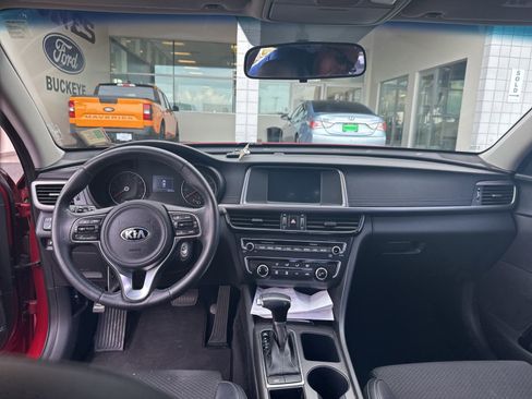 Used 2018 Kia Optima S w/ Panoramic Sunroof Package image 11