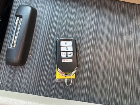 Used 2019 Honda Pilot Touring image 7