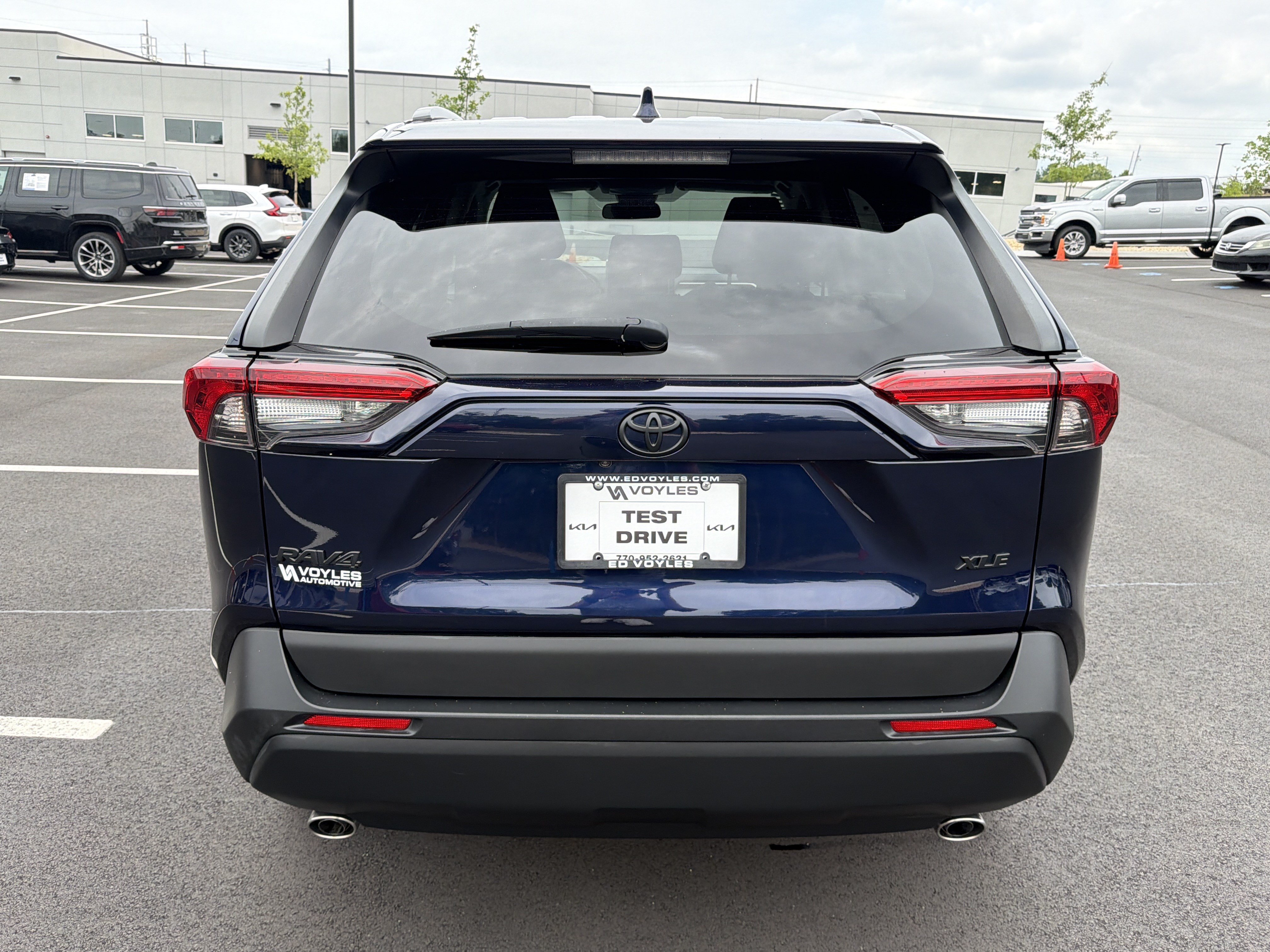 Used 2024 Toyota RAV4 XLE w/ Convenience Package FWD image 6