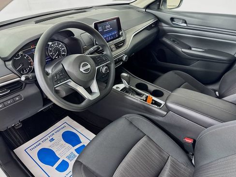 Used 2025 Nissan Altima 2.5 SV FWD image 9