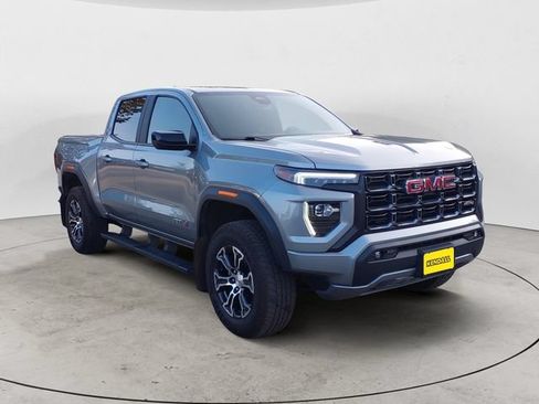 Used 2023 GMC Canyon AT4 w/ AT4 Premium Package AWD/4WD image 3