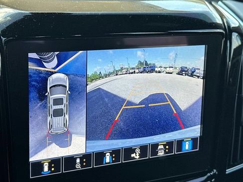 Used 2023 Chevrolet Traverse LT FWD image 21