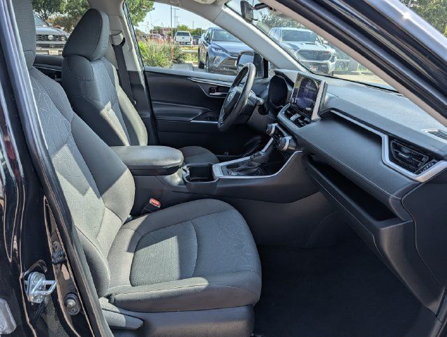 Used 2024 Toyota RAV4 XLE AWD/4WD image 30