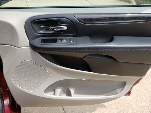 Used 2018 Dodge Grand Caravan SE w/ UConnect Hands-Free Group FWD image 17