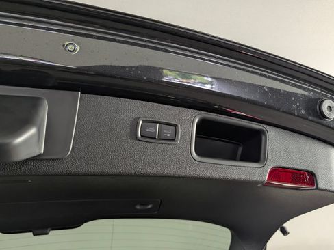 New 2026 Porsche Macan AWD/4WD image 18