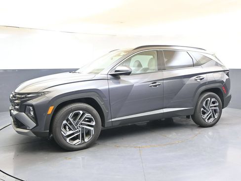 Certified 2025 Hyundai Tucson Limited AWD/4WD image 2