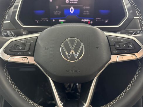 Used 2022 Volkswagen Tiguan SE FWD image 11