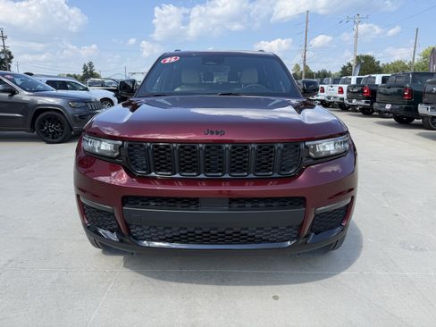 Used 2025 Jeep Grand Cherokee L Limited w/ Black Appearance Package AWD/4WD image 37