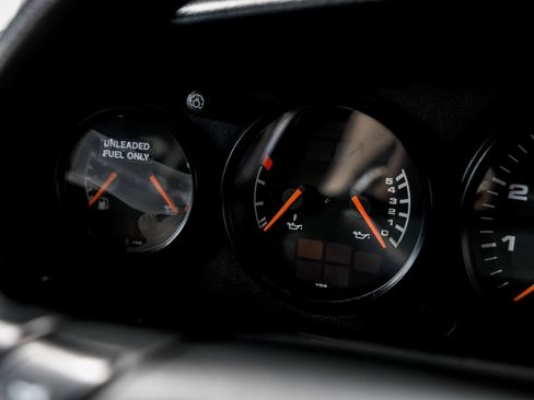 Used 1990 Porsche 911 Carrera RWD image 11