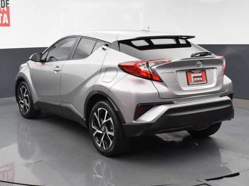 Used 2018 Toyota C-HR XLE FWD image 3