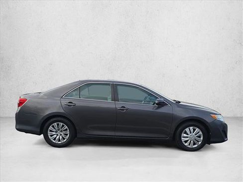 Used 2014 Toyota Camry L image 4