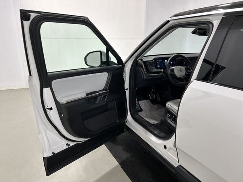 Used 2024 Rivian R1S Adventure AWD/4WD image 16