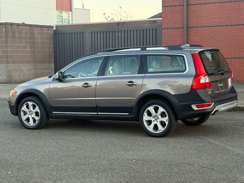 Used 2011 Volvo XC70 T6 AWD/4WD image 6