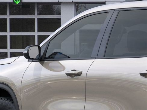 New 2026 Chevrolet Traverse Z71 w/ Enhanced Driving Package image 12