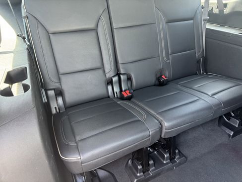 Used 2022 Chevrolet Suburban Premier AWD/4WD image 22