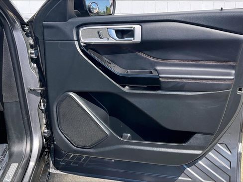 Used 2023 Ford Explorer ST-Line AWD/4WD image 28