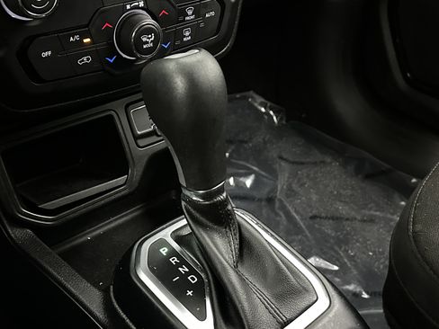 Used 2018 Jeep Renegade Altitude image 14