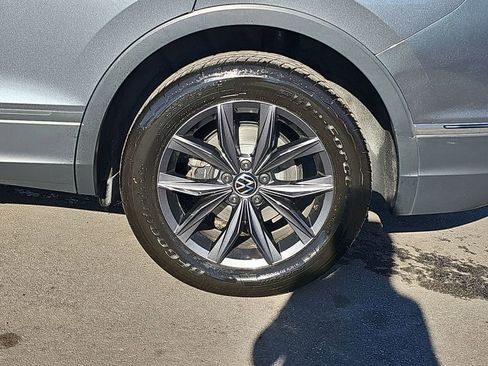 Used 2022 Volkswagen Tiguan SE image 36