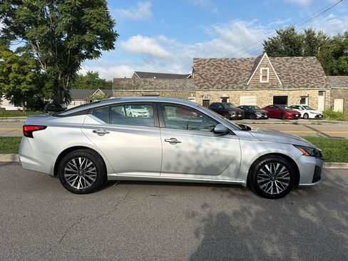 Used 2023 Nissan Altima 2.5 SV w/ SV Premium Package AWD/4WD image 5