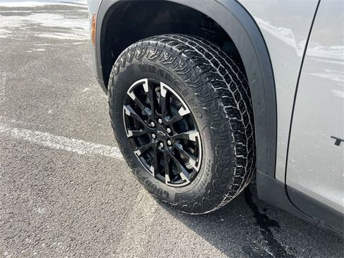 Used 2025 Chevrolet Traverse Z71 w/ Driver Confidence Package image 32