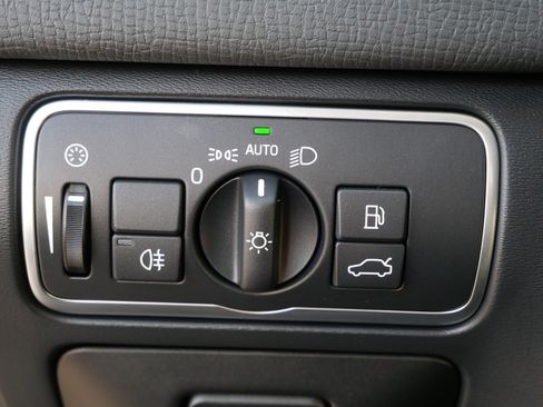 Used 2017 Volvo XC60 T6 Dynamic w/ Preferred Option Package image 26